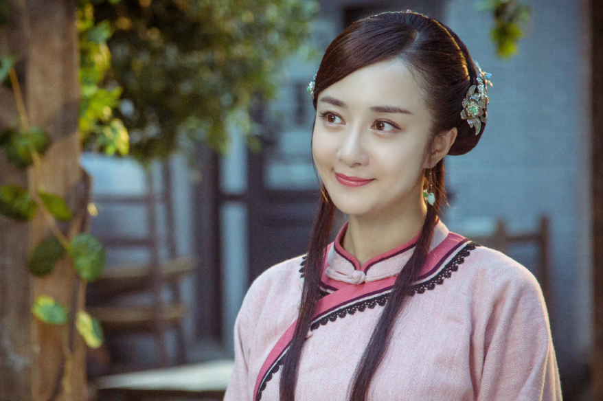 42岁李依晓低调结婚,去年嫁47岁摄影师罗攀,两人甜蜜生活照曝光