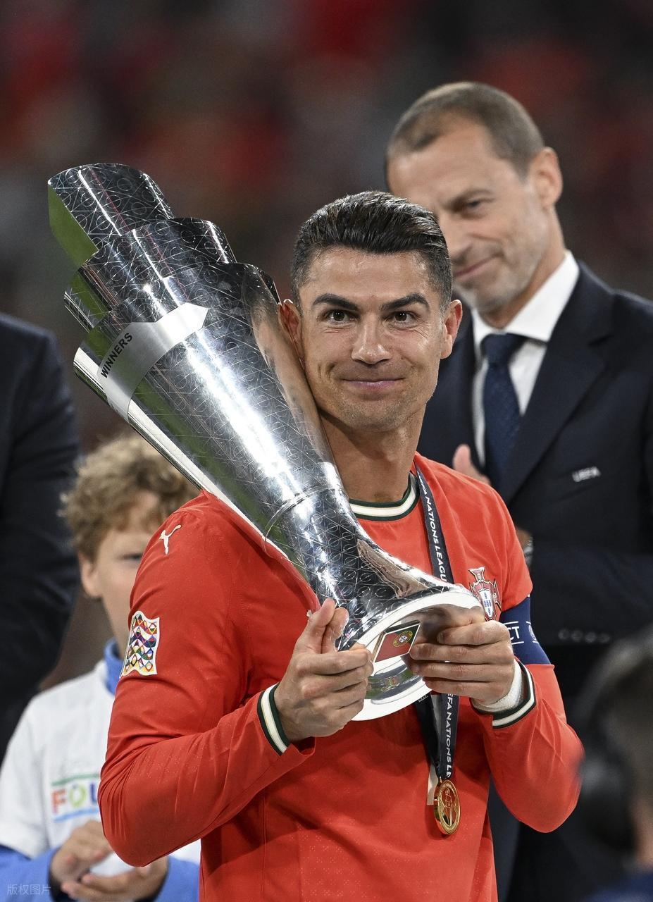 C罗对葡萄牙有多重要？C罗之前国家队0冠，之后率领葡萄牙夺三冠-腾讯新闻