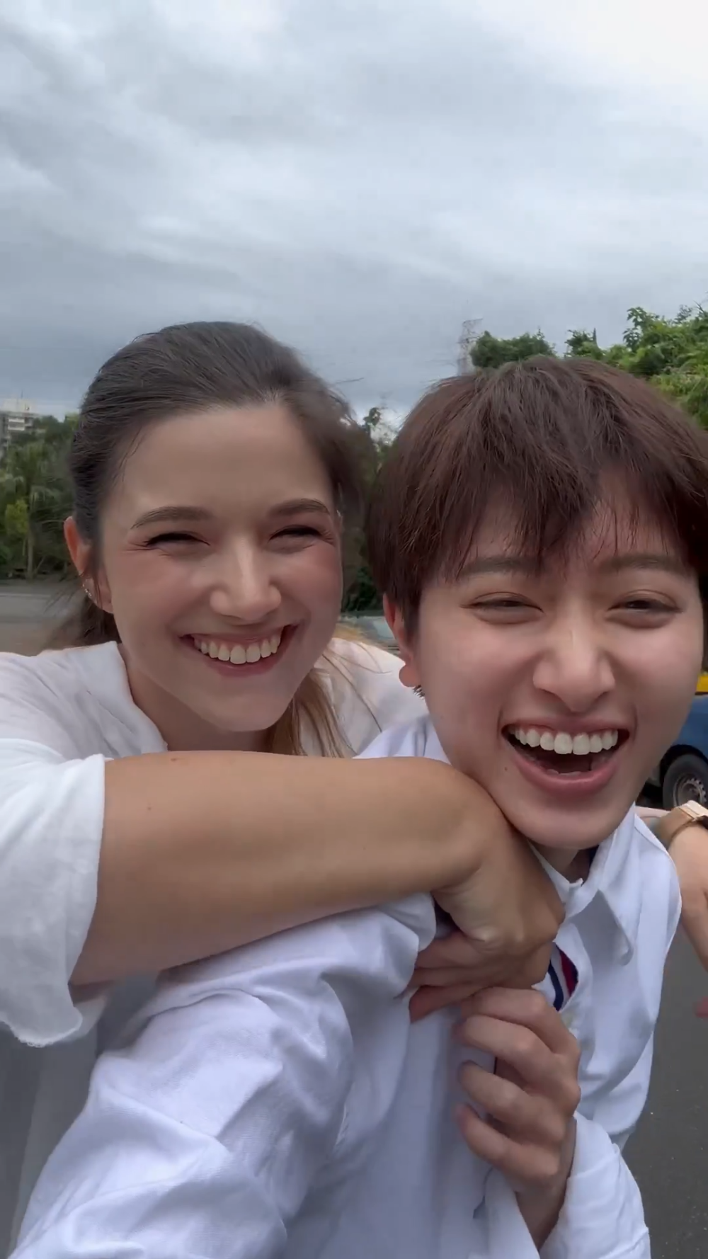 《落跑甜心》女主郑靓歆与女友领证结婚,自言还没考虑要小孩-腾讯新闻