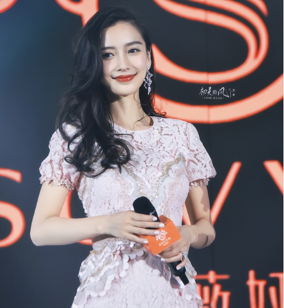 杨颖带小海绵参加亲子活动被拍,网友:隔三差五带孩子找存在感!