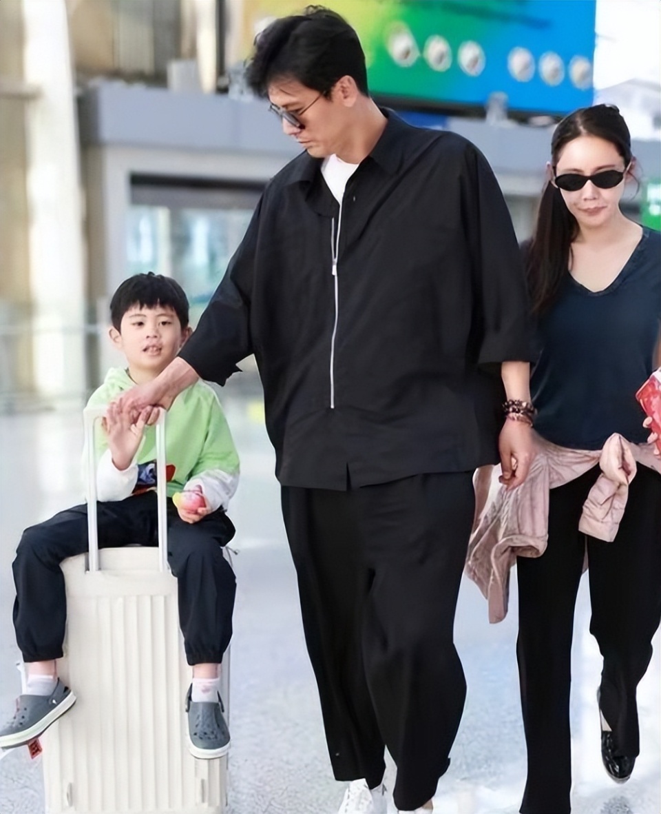 秋瓷炫于晓光儿子回中国上学,网友:长大后就不用服兵役了!
