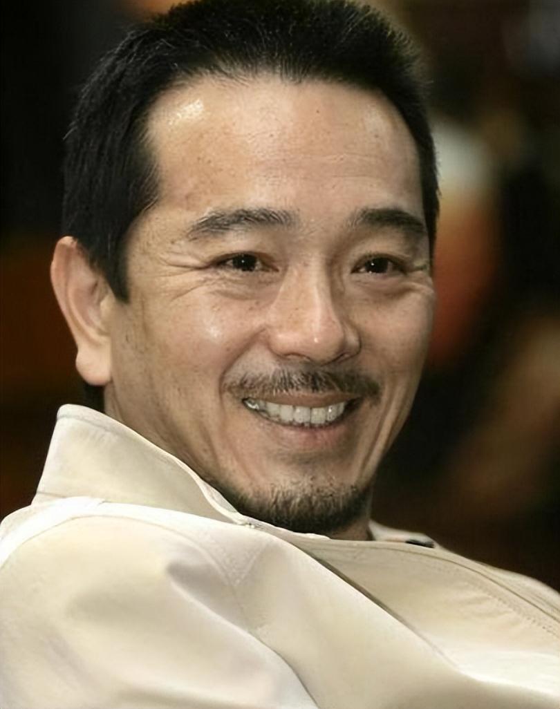 张晨光没有辜负父母的期望,他勤奋学习,最终考入了一所不错的大学