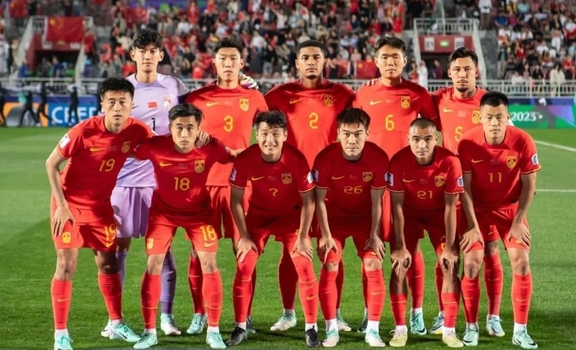 60国足火力全开大胜新加坡球队费南多破门主力阵容浮现