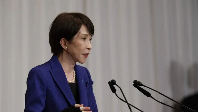 支持率跌至冰点！日本首相高市早苗正陷入两难死局