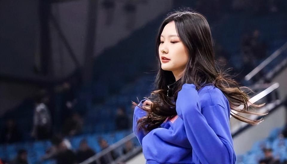 cba"虎王"孙军:妻子是貌美女主持,女儿身兼多职,进军娱乐圈