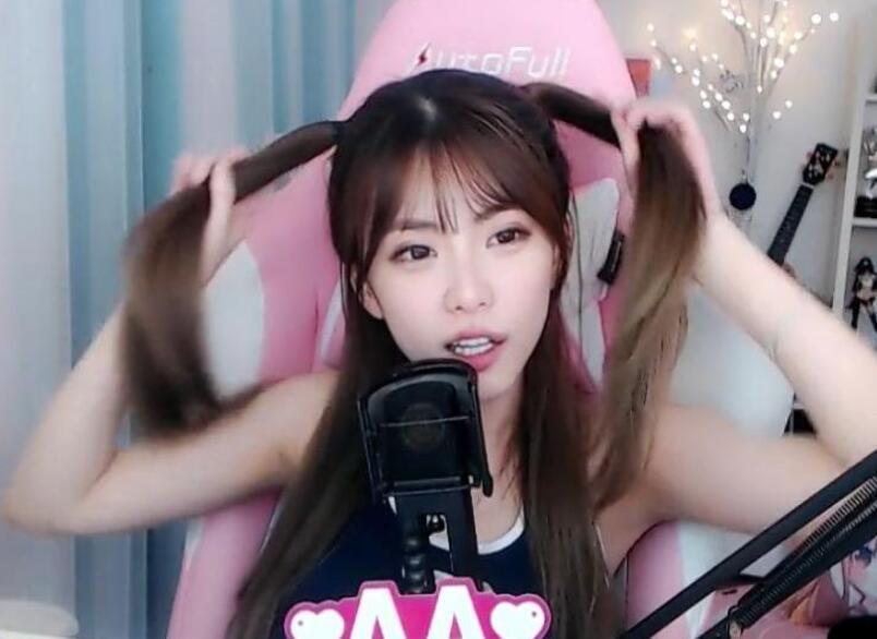 周淑怡穿高中制服双马尾被吐槽故意装嫩既作又茶的感觉