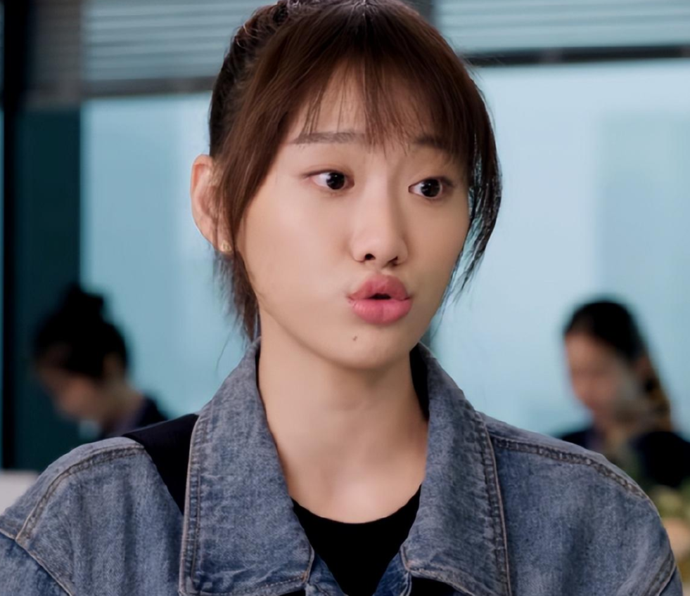 半个影视圈大佬撑腰25岁姜可心扯下了关系户最后的遮羞布