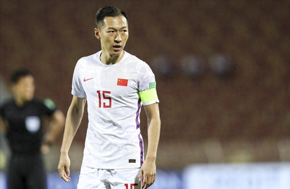 国足队长落选有隐情曝吴曦婉拒国家队征召踢不动了