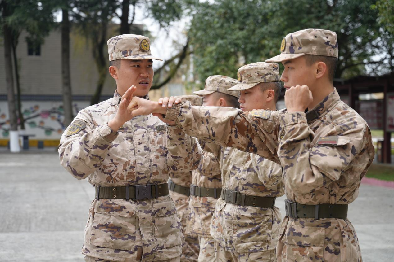 動靜十周年人物｜馬東昇：從清淤一線到訓練場，做人民需要的“中國脊樑” - 