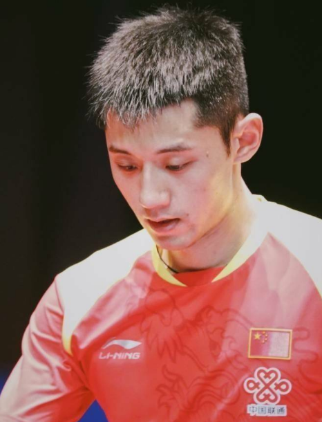 张继科36岁生日!新工作收入曝光,学员和家长围住,鲜花堆满桌_腾讯新闻