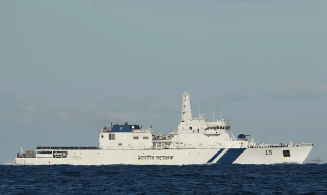 印度军舰接近黄岩岛25海里处，被中国海警船驱离_腾讯新闻