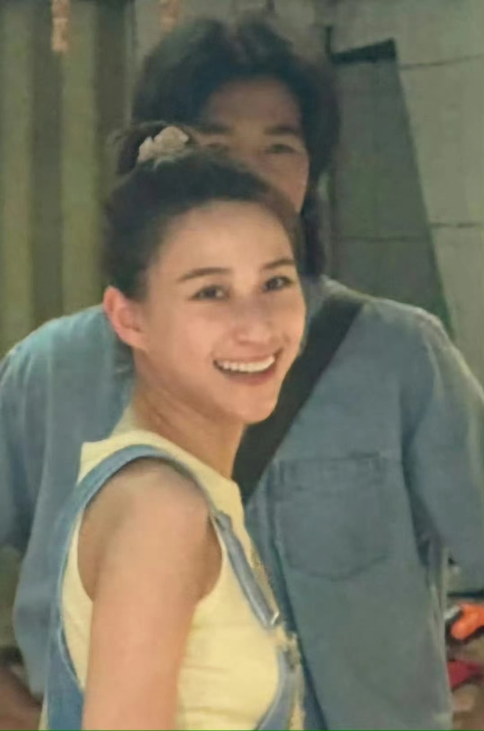 何超莲正式进入演艺圈,搭档此沙演电影,网友借用那英的话很难评