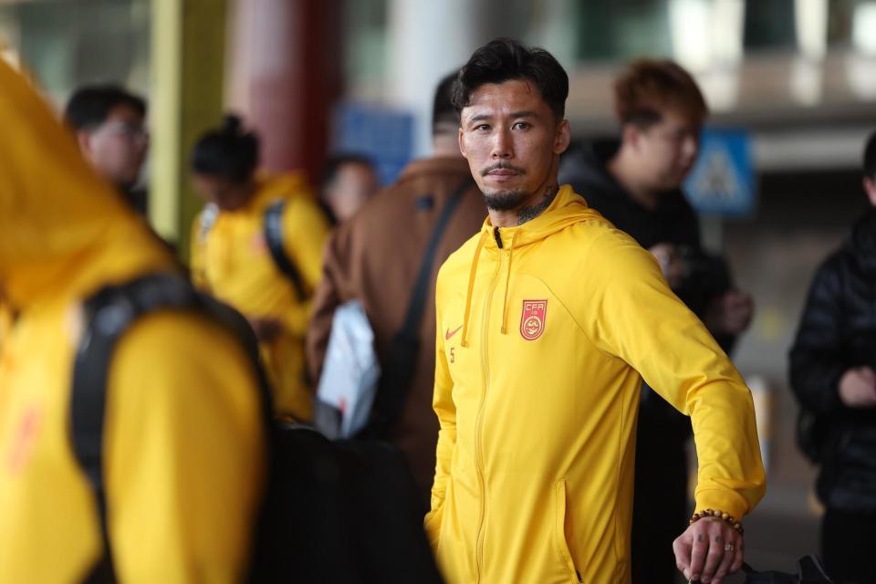 张琳芃随队回国:全程严肃眼神迷茫!下轮或休战,2大替身浮现