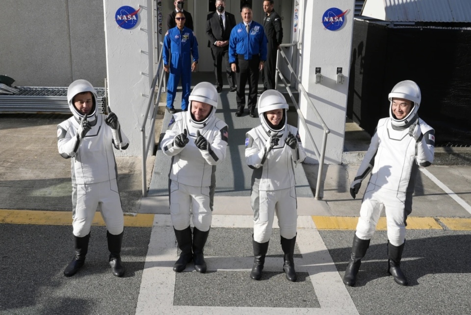 SpaceX15СʱͽԱʿռվ