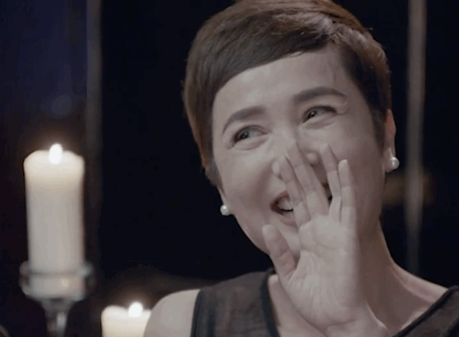 扎双马尾蹦蹦跳,32岁穿校服,56岁还"早恋"