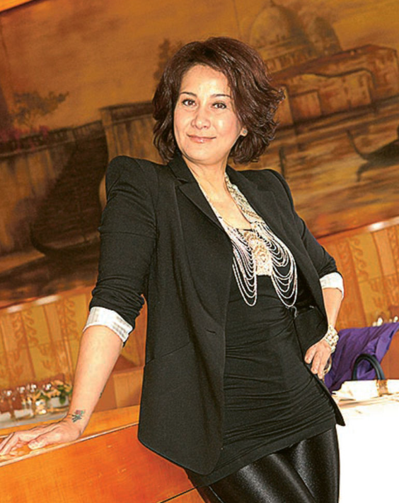 甄妮炮轰《歌手》节目组:老外被当猴耍,3个月前说过内定那英第一