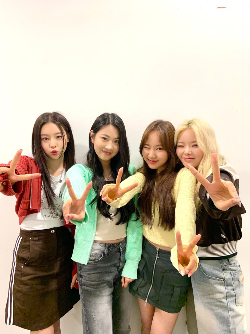 200亿韩元收购新人女团，所属社晒出录音，韩网友对价格表示惊叹-腾讯新闻