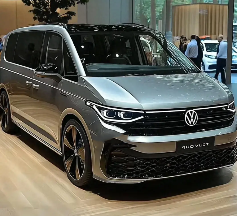 大众新款"途安l"谍照曝光,更换侧滑门,内饰不再套娃!