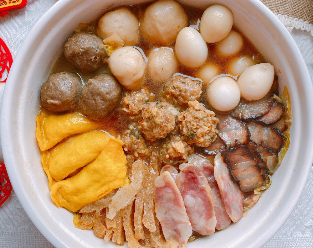 年夜饭砂锅全家福,味道鲜营养足,寓意福寿安康,热气腾腾过大年