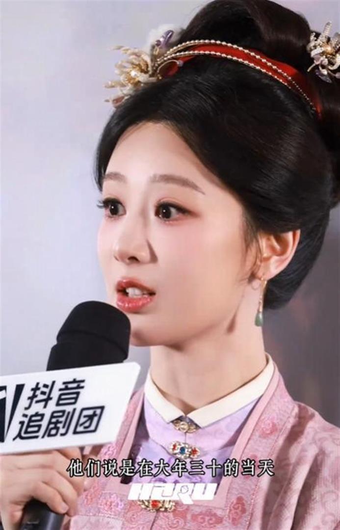 杨紫现身剧宣活动，皮肤煞白假面，笑起来青筋暴起没眼看_腾讯新闻