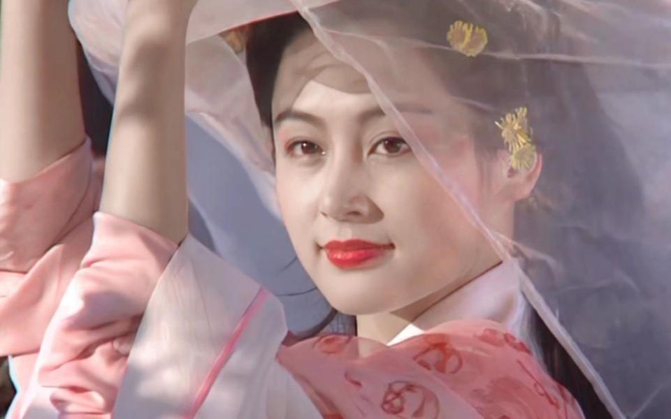 利智的貂蝉,美艳是美艳但是太俗气;古力娜扎韩雪的貂蝉,一个没有古典