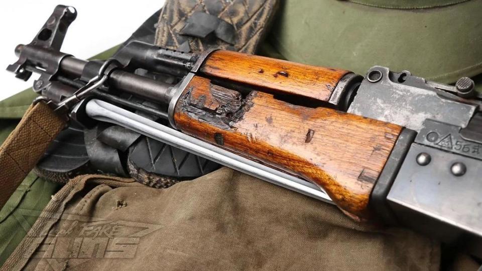 它是新中国第1款量产冲锋枪 被誉为国产版AK-47 实现了枪刺合一_腾讯新闻