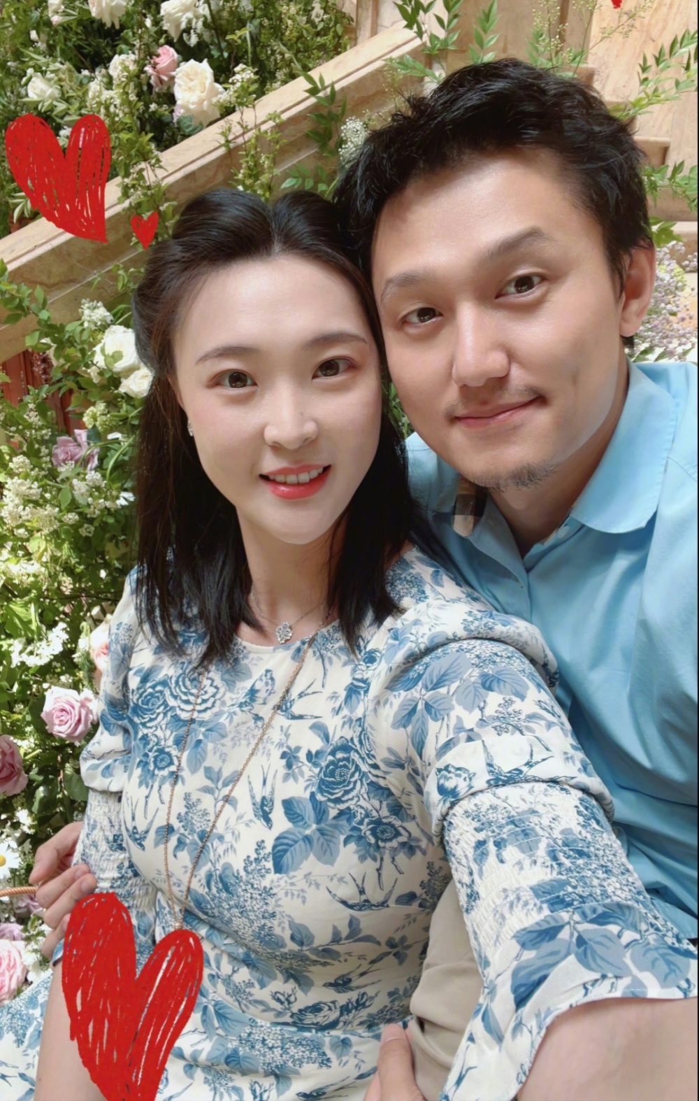 惠若琪晒合照,依然年轻漂亮,与丈夫甜蜜相拥_腾讯新闻
