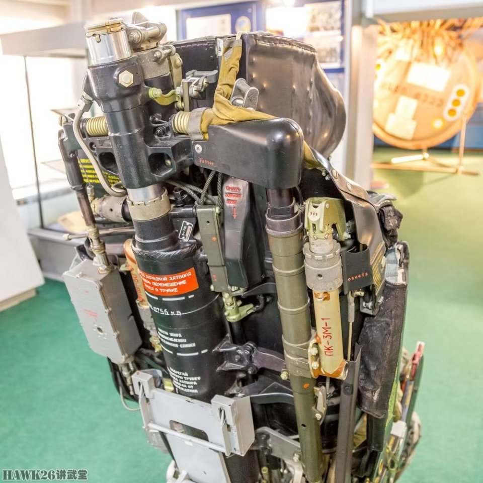 图说:km-1m弹射座椅 配置齐全的罕见展品 苏联飞行员逃生法宝