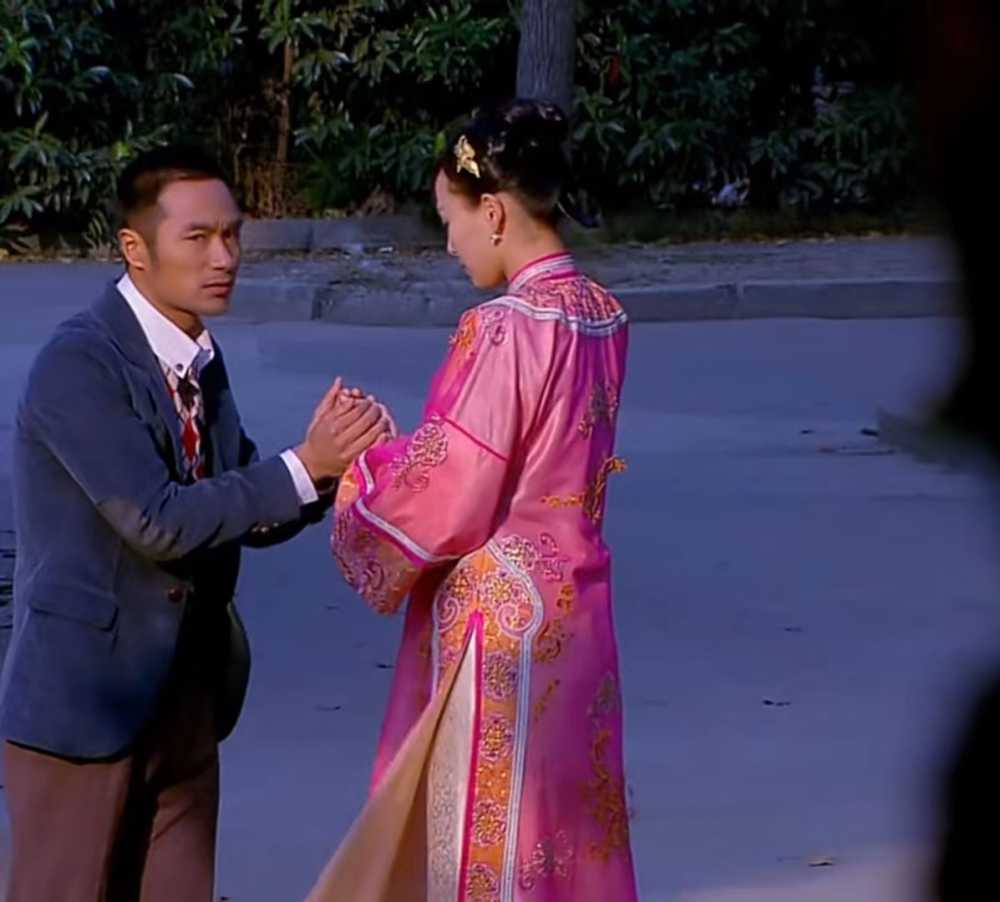 《乱世佳人》张文锦霸占萍儿的那一夜,注定他会失掉美人心_腾讯新闻