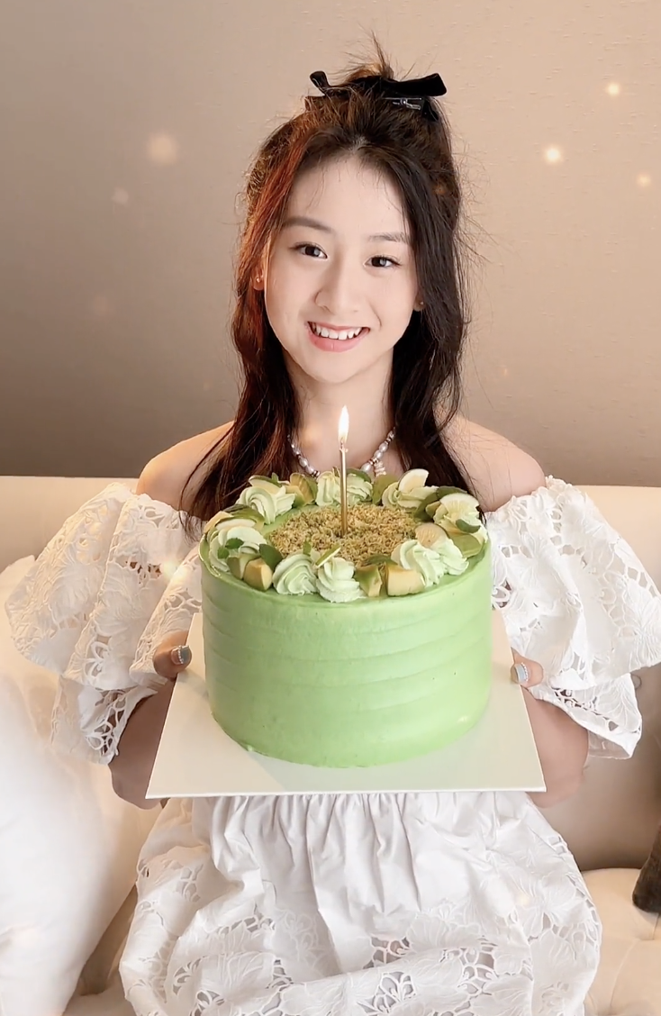 森碟15岁生日变装超惊艳,粉丝以其名义做公益,坚持多年超感人_腾讯