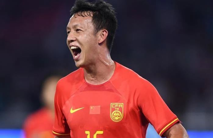 取代王上源?媒体爆料:高天意将出任国足单后腰加强!_