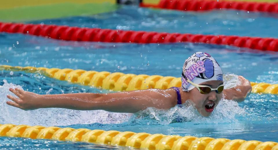 全国游泳冠军赛11岁小学生连报十项自由泳通吃四个泳姿占满