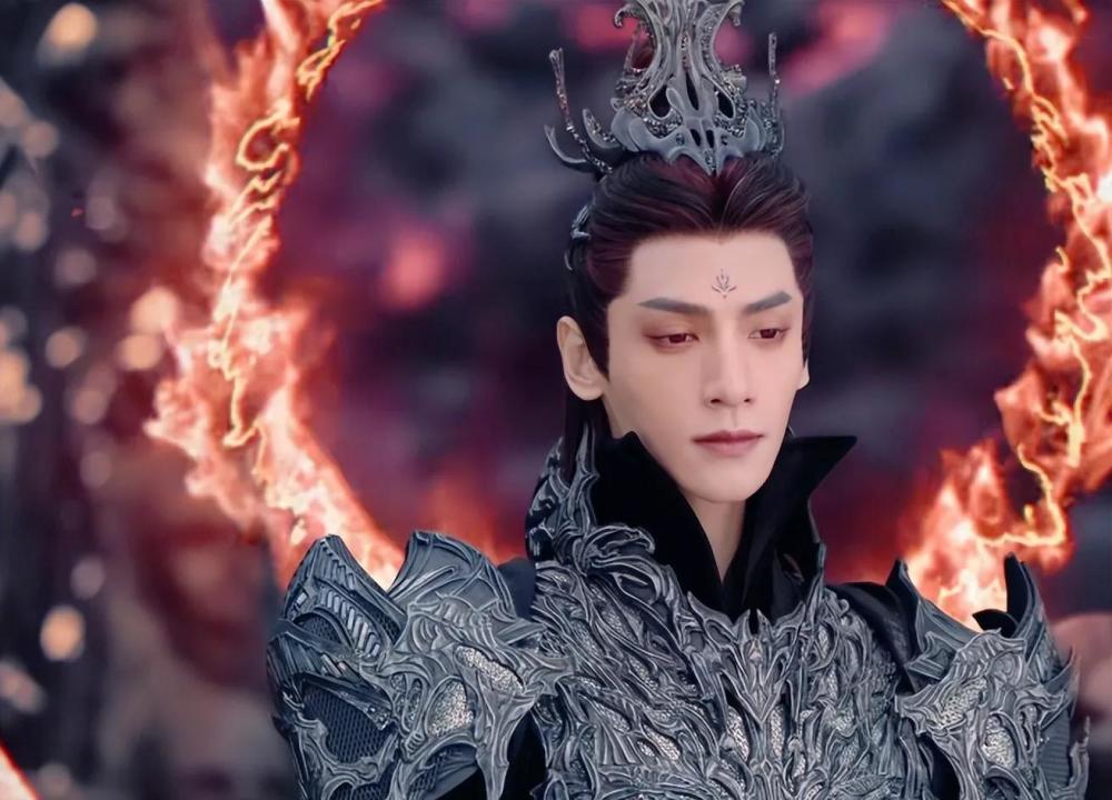 万年前,冥夜陨落于神魔大战,而澹台烬是魔神选中的魔胎,冥夜倾尽神力