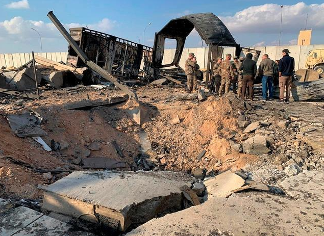 反击来的太快美轰炸机前脚刚炸完美军基地又被数十枚导弹猛炸