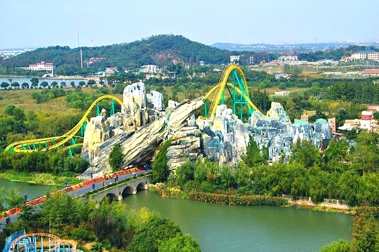 也成了国内外投资者的宝地,一个个大型休闲,旅游,度假项目在佘山落户