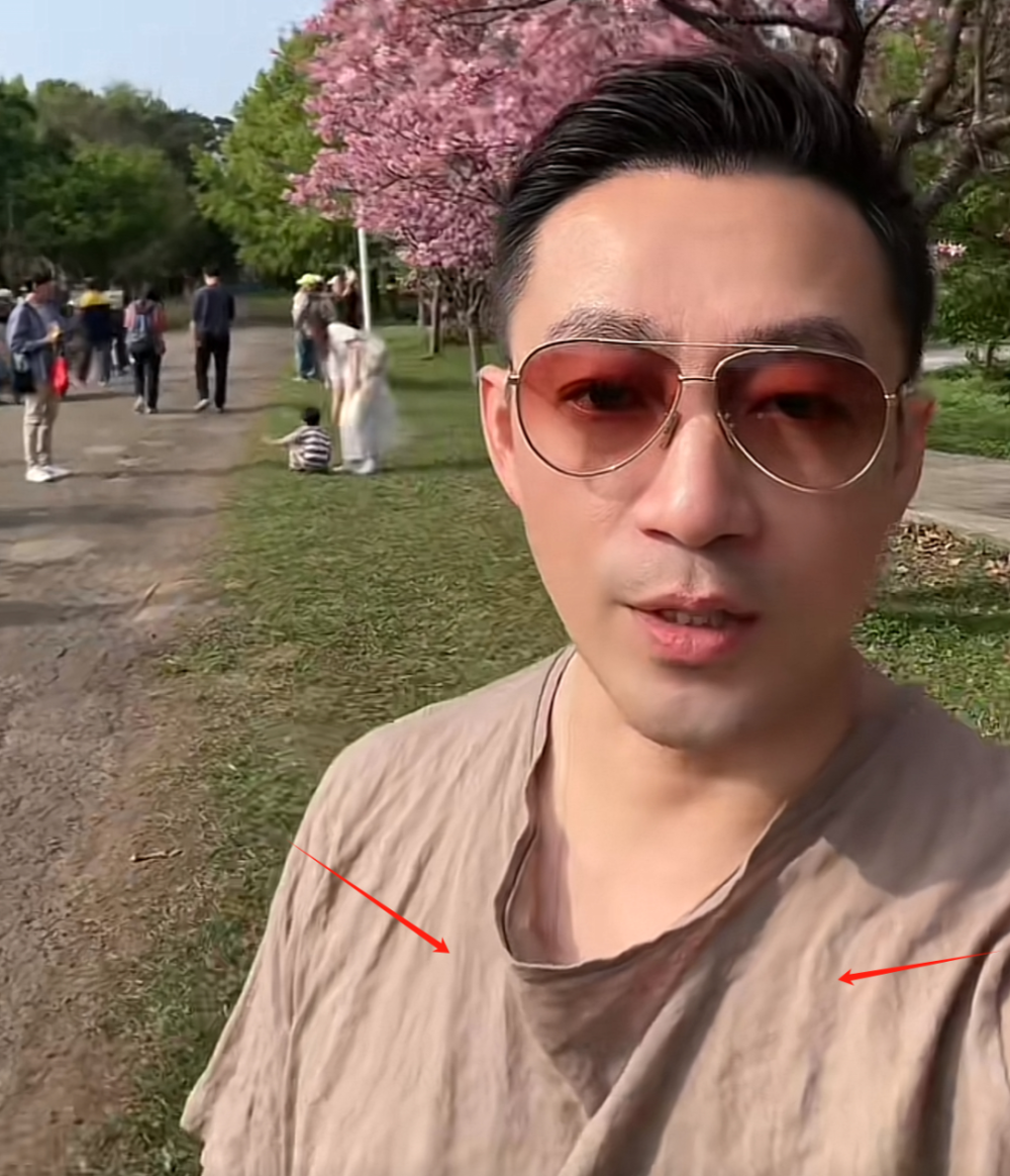 汪小菲穿变形t恤太寒酸,被嘲挣钱供养现任和前任