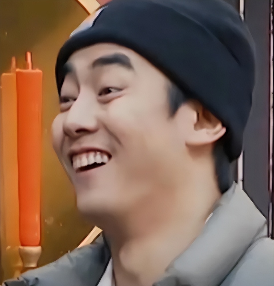 笑麻了!纪凌尘唆雪糕棍,"歪嘴斜眼"网友称其为流浪汉