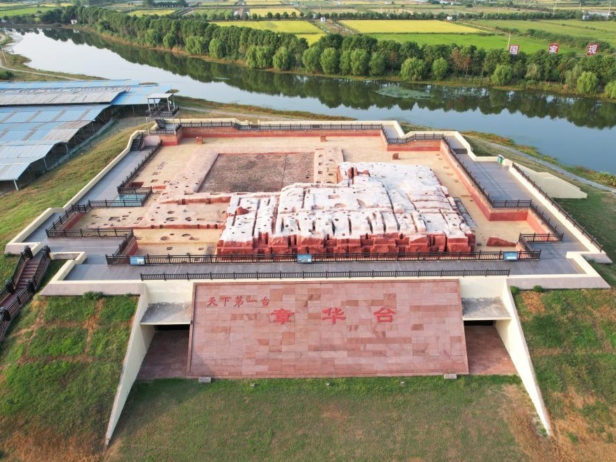 群被认定是公元前540～535年楚灵王修建的离宫——章华台宫囿群落遗址