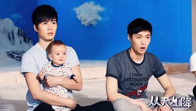 电影《从天儿降》,郭敬明亲自监制,请来了"归国顶流"张艺兴做搭档.