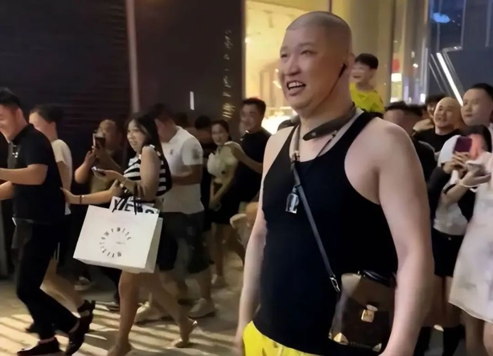 2023年8月被全网封禁的"二驴",就属于快手早期大网红了