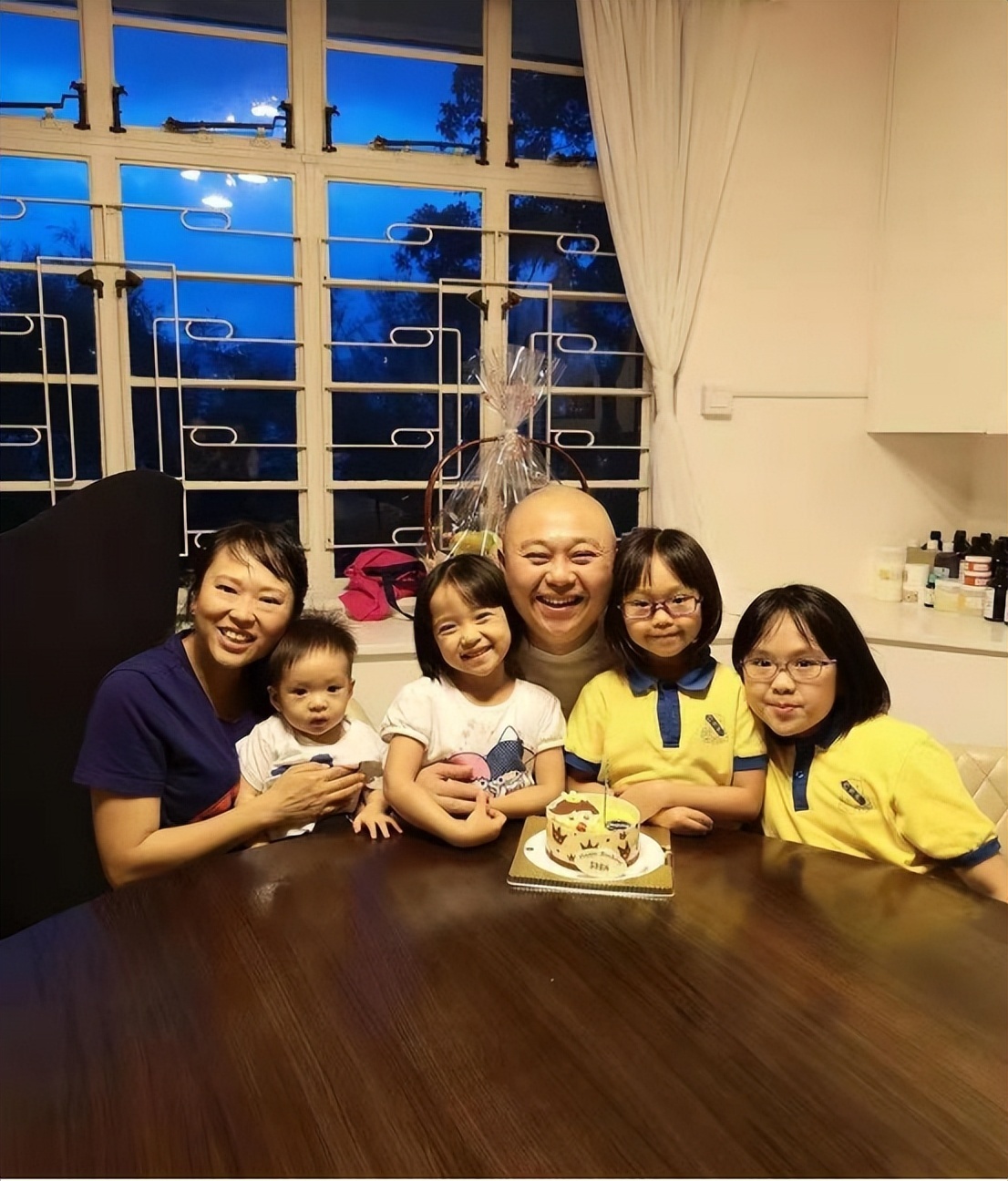 TVB知名男星17歲女兒，被指愛秀身材，被性騷擾怒斥對方骯髒過分 - 