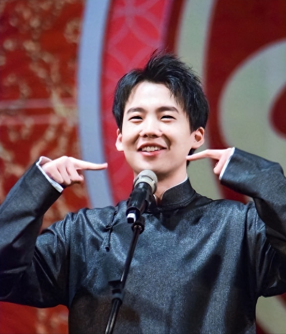 坊间传闻身价保守估计也得50个亿,所以郭麒麟相比秦霄贤,何九华徒有"