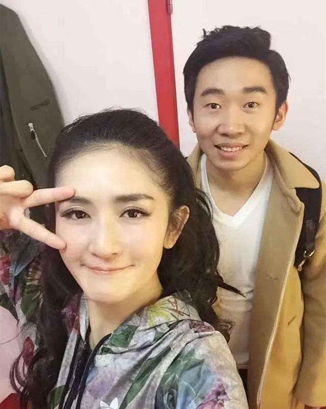 杨迪37岁生日范丞丞黄明昊评论祝福谢娜贾玲沉默了