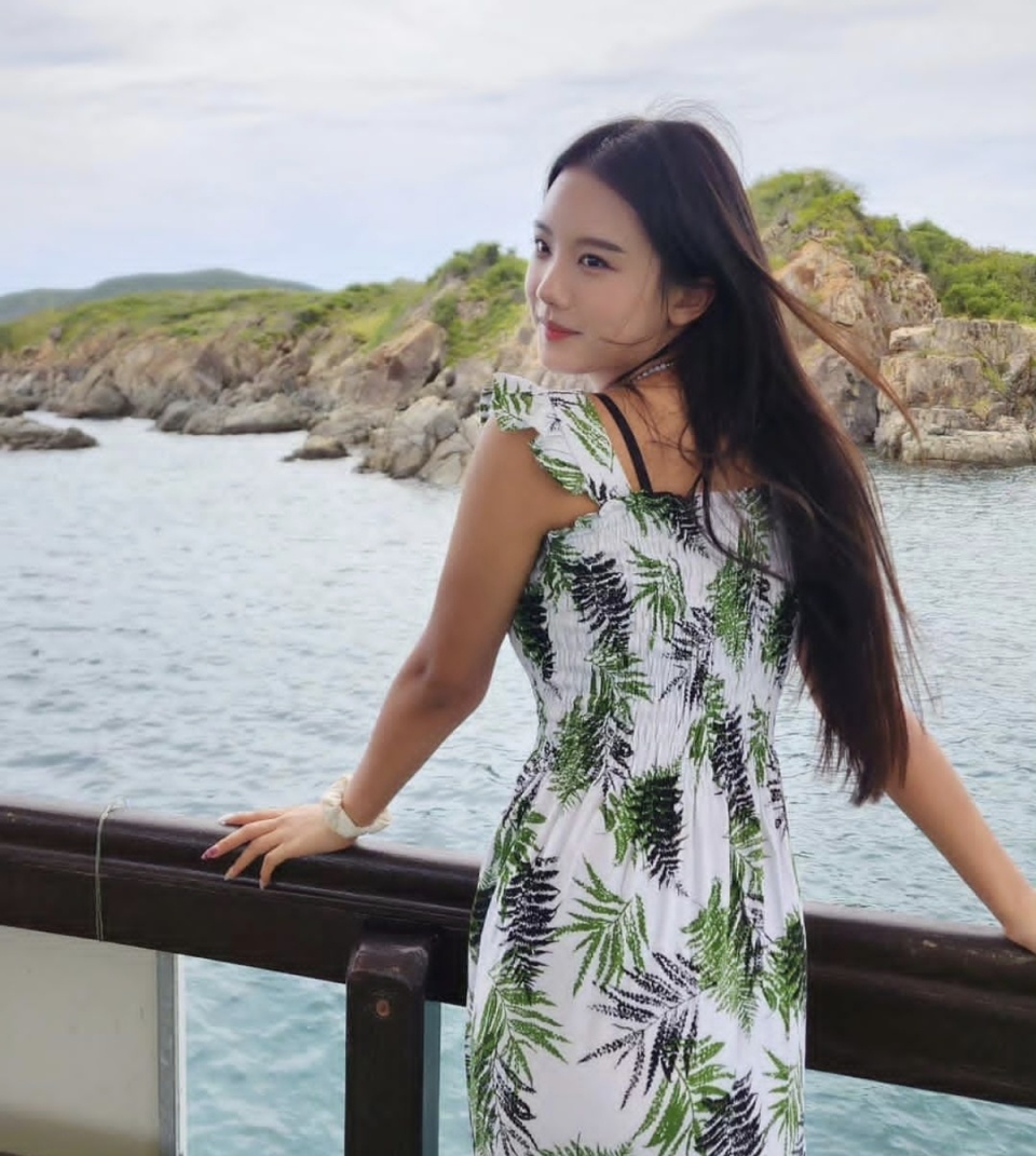 李东国家族度假芽庄,妻子晒出夜市漂亮衣服,不输名牌_腾讯新闻