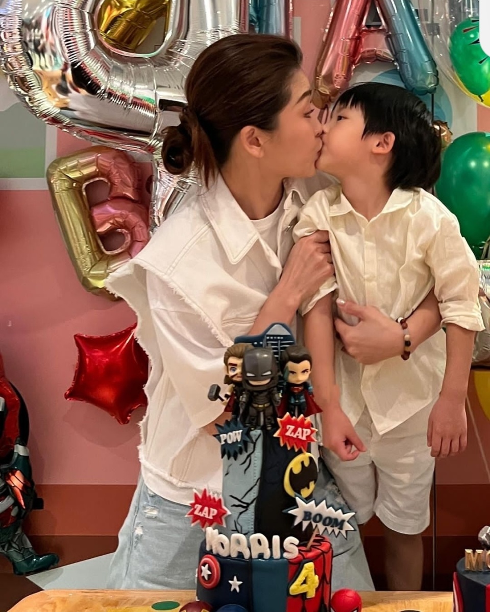 周丽淇曾透露儿子身虽然才只有4岁,但是已经有了6岁小朋友的身高,有