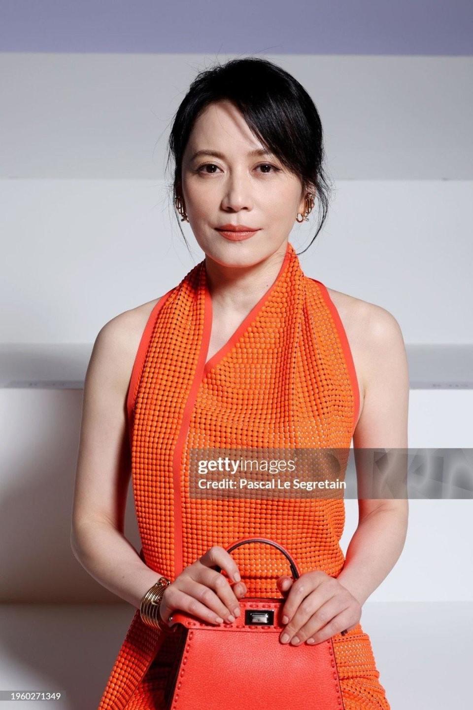 然而,在这场美女如云的较量中,53岁的俞飞鸿却意外成为了最大赢家.