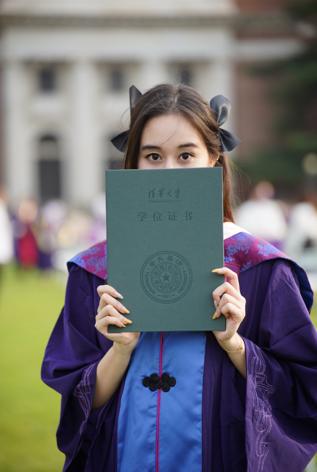 何超盈获博士学位,被"瞧不起"的赌王四房,其实都是学霸