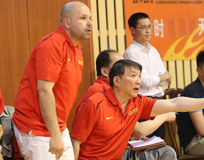 乔帅及其团队离开中国男篮 10年前外教下课助教却留队