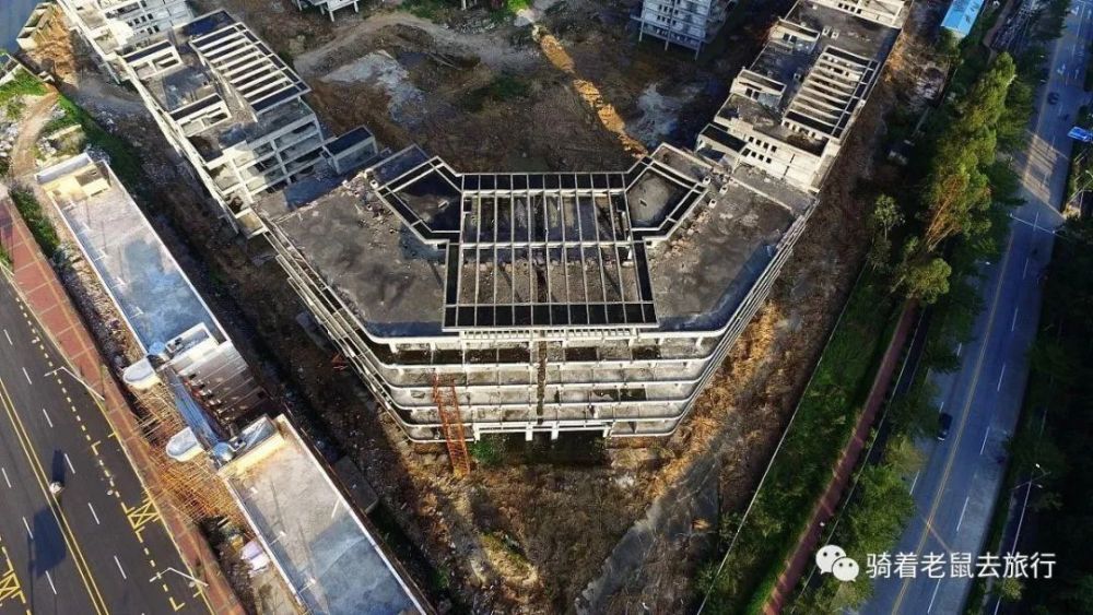 买房那些事：如何看待987户烂尾房业主断供被银行起诉？_腾讯新闻
