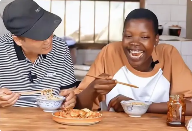 网红rose遭网暴,被吐槽模仿菲利丝,热度降低又拿孩子吴子安炒作_腾讯